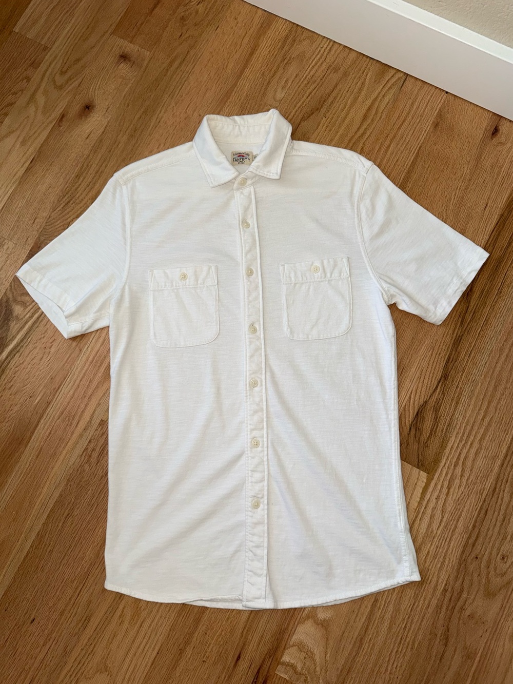 Faherty 100% Organic Cotton White Short Sleeve Button Down Shirt Men’s Small